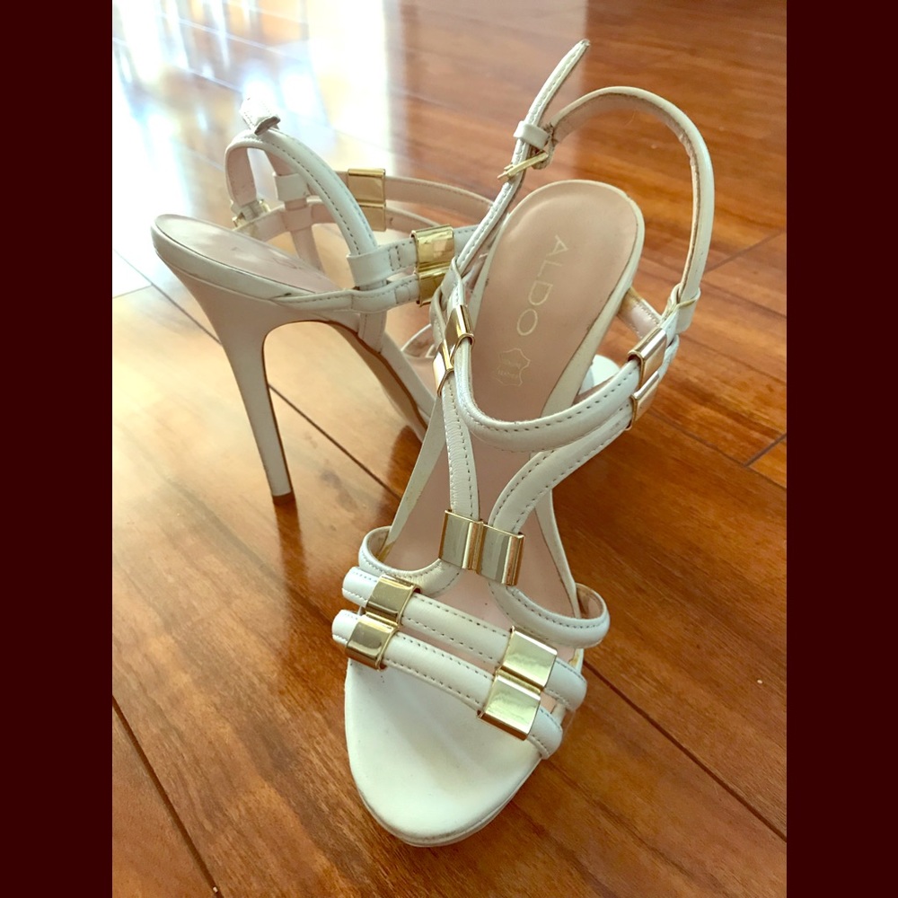 Like new white leather heels